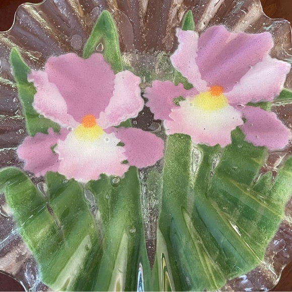 Folio Glass Iris Flower Fluted Glass Cake Plate - Picture 2 of 4